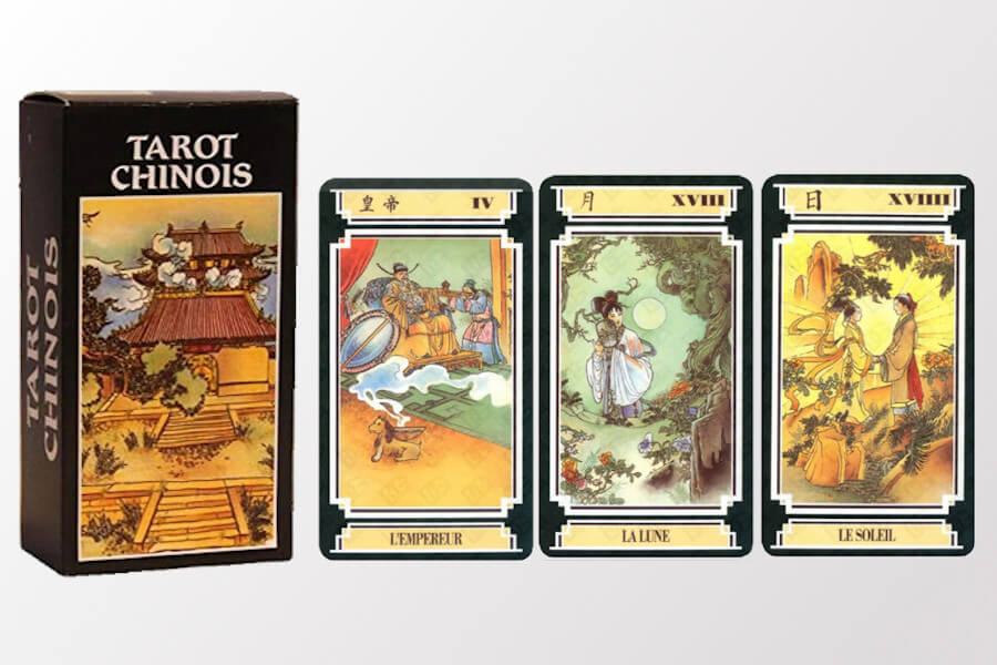 Chinese Tarot box reading Tarot Chinois beside The Emperor, The Moon and The Sun cards with Chinese characters