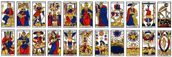Los 22 arcanos mayores del Tarot de Marsella, alineados en dos filas